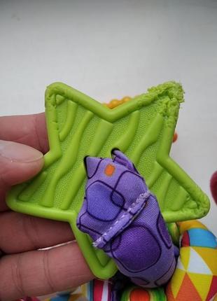 Lamaze развивающая игрушка подвеска узелок на коляску кроватку3 фото
