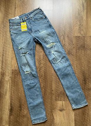 Мужские рваные светлые джинсы1 фото