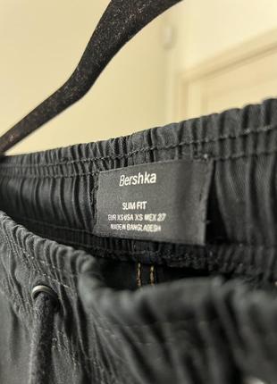 Мужские черные брюки bershka3 фото