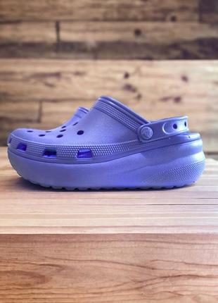 Женские шлепанцы сабо кроксы на платформе лавандовые сиреневые crocs classic crush clog