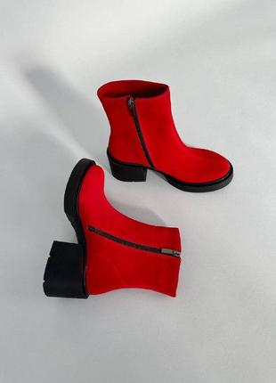 Ботинки на каблуке женские замшевые красные