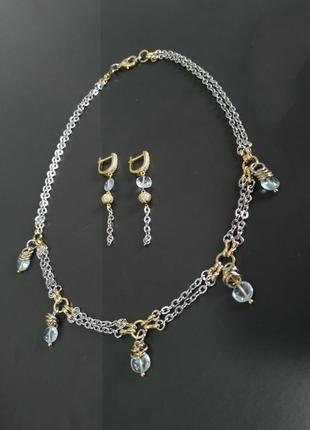 Стильний сучасний біколорний комплект - чокер та сережки з ніжно блакитними топазами у сріблі/золоті5 фото
