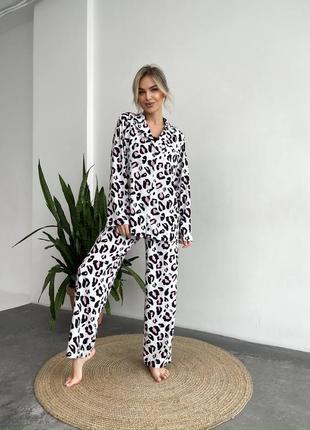 Домашний костюм пижама с принтом леопарда с рубашкой на пуговицах со свободными брюками с резинкой в поясе с нашивкой
