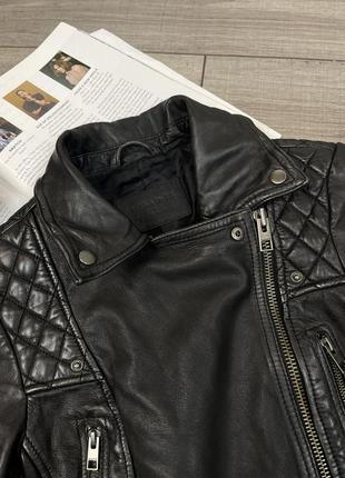 Оригинальная кожаная куртка косуха allsaints black cargo biker jacket6 фото