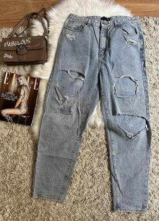 Женские джинсы pretty little thing mom jeans, размер xl рваные светлые с высокой талией1 фото