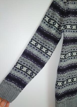 Теплый качественный свитер размера м3 фото