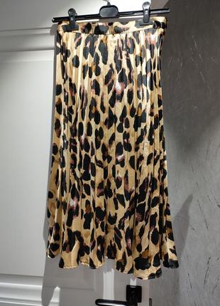 Трендовая юбка миди в леопардовый принт1 фото