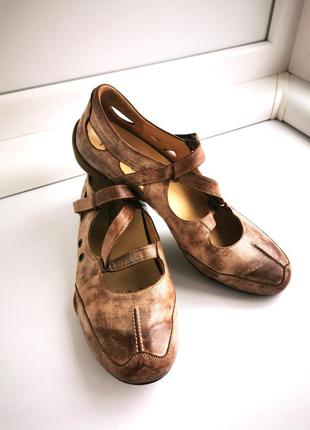 Красивые женские туфли из натуральной кожи tootnotes