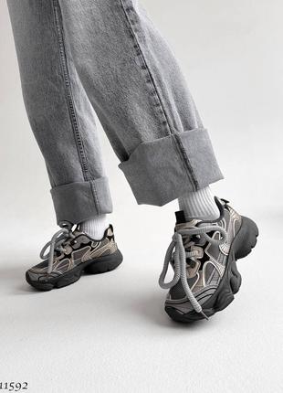 Идеальная пара кроссовок для тебя
цвет: серый + золотой
экокожа + обувной текстиль5 фото