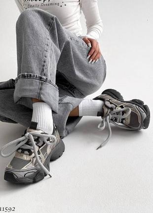 Идеальная пара кроссовок для тебя
цвет: серый + золотой
экокожа + обувной текстиль9 фото