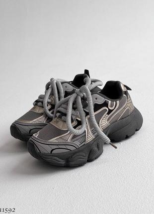 Идеальная пара кроссовок для тебя
цвет: серый + золотой
экокожа + обувной текстиль1 фото