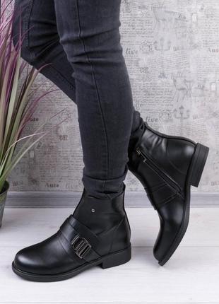 Стильные черные осенние деми ботинки низкий ход короткие с ремешком2 фото