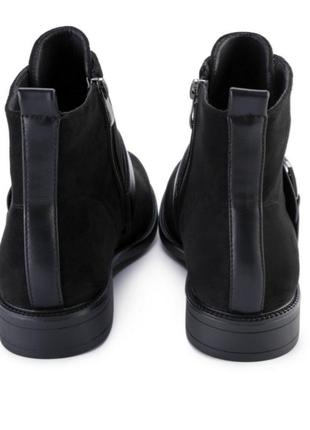 Стильные черные замшевые осенние деми ботинки низкий ход короткие с ремешком5 фото