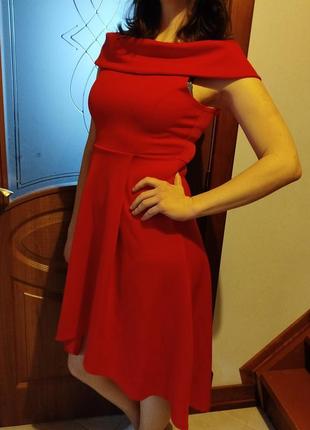 Красное платье платья