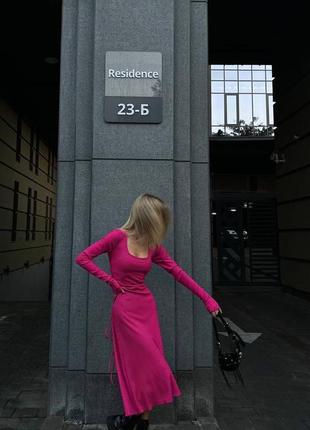 Малиновое яркое платье миди с шнуровкой на спине трикотаж мустанг рубчик 42 44 46 🩷 платье миди цвет фуксия розовый xs s m l9 фото