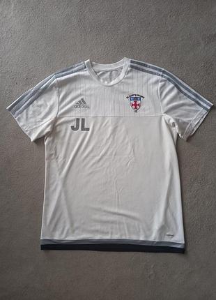 Брендовая футболка adidas.