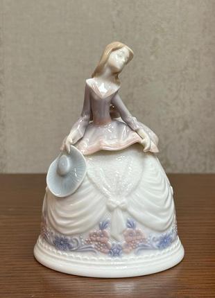 Фарфоровая статуэтка-колокольчик lladro «звуки осени».1 фото