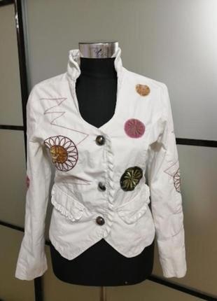 Белый пиджак/жакет на подкладке с аппликацией, размер xs-s,туречна