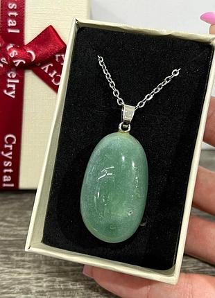 Натуральный камень нефрит кулон в природной форме на цепочке - оригинальный подарок девушке в коробочке