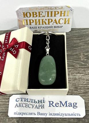 Натуральний камінь нефрит кулон у природній формі на брелоку - оригінальний подарунок дівчині в коробочці5 фото