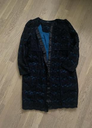 Кружевное платье, пиджак на кнопках