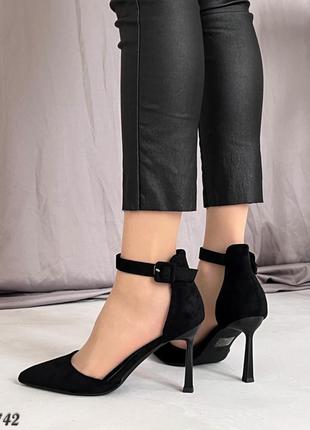 Черные женские туфли с острым носом на шпильке каблуке9 фото