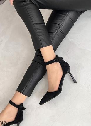 Черные женские туфли с острым носом на шпильке каблуке2 фото