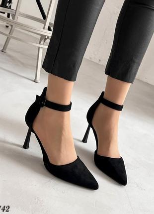 Черные женские туфли с острым носом на шпильке каблуке6 фото