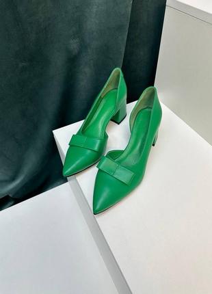 Зеленые кожаные классические туфли лодочки с бантиком или без него6 фото