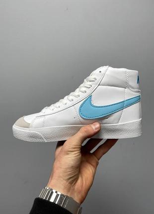 Женские кожаные кроссовки nike blazer mid white blue logo