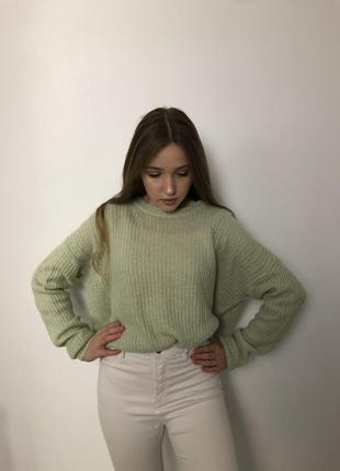 Салатовий светрик💚