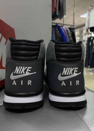 Оригінальні шкіряні кросівки nike air trainer 15 фото