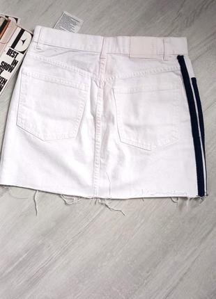 Біла джинсова спідниця з лампасами pull&bear/біла коротка спідниця6 фото