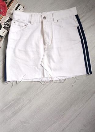Біла джинсова спідниця з лампасами pull&bear/біла коротка спідниця4 фото