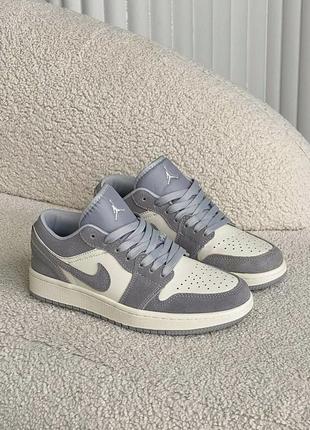 Классные женские кроссовки nike air jordan 1 retro low grey beige серые с бежевым