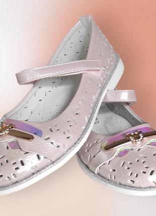 Красивые перламутровые розовые туфли на каблучке для девочки весна, лето перфорация тм kimboo