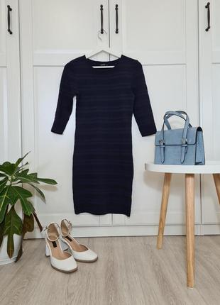 Темно-синя сукня