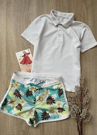 Біла футболка поло + пляжні шорти з принтом