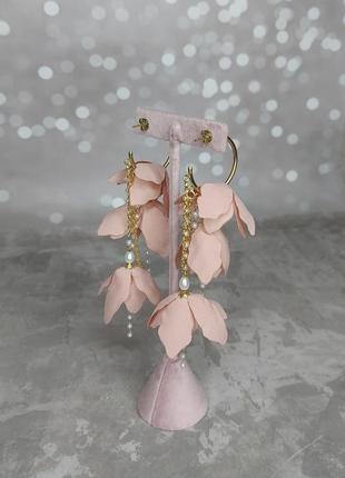 Квіткові сережки ручної роботи пудрові квіти4 фото