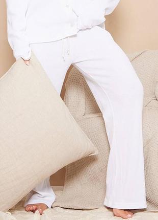 Белые, вафельные, широкие брюки