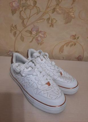 Дитячі кросівки