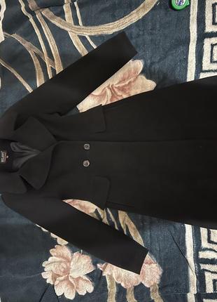Женское пальто черного цвета