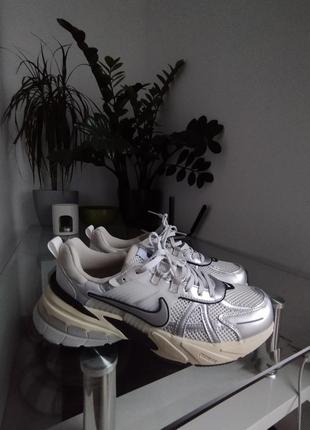 Кросівки nike
v2k run "metallic silver"