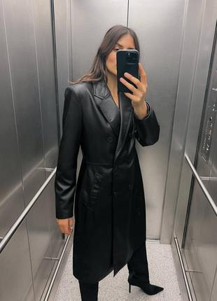 Кожаный тренч на пуговицах zara, есть плечики, стоил, эко-кожа хорошего качества, имеет подклад1 фото