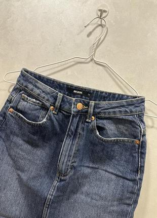 Юбка джинсовая на высокой посадке талии мини короткая рваная3 фото
