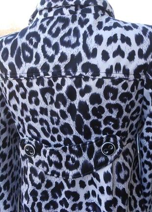Куртка-плащ на кокетке с леопардовым принтом2 фото