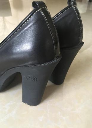 Кожаные женские туфли на каучуковом каблуке4 фото