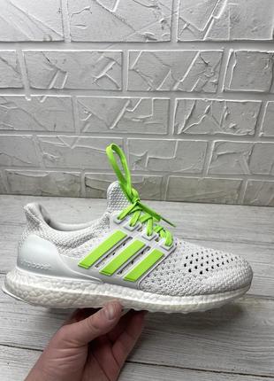 Белые кроссовки uefa adidas ultra boost nike running asics lite jordan dunk  saucony