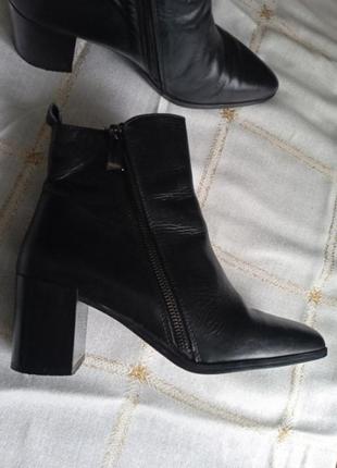 Жіночі напівчоботи черевики ботильони челсі з натуральної шкіри чорного кольору брендові якісні zara  39 розміру ідеальний стан недорого3 фото
