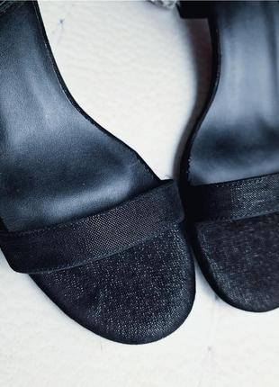 Vaneli оригінал чорні шкіряні босоніжки на низьких підборах5 фото